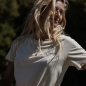 Preview: Produktbild ION Shirt Vibes SS Dirty-Sand Gelb Women getragen Frau Vorderseite