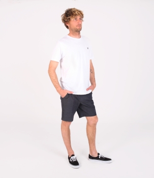 Produktbild Hurley H2O Dri Cole Walkshorts black schwarz Ansicht vorne schräg getragen Model ganz abgebildet