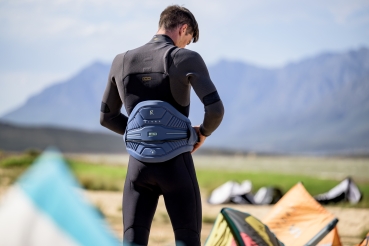 Preview: Produktbild ION Trapez Rival Cascade Blue 2024 Ansicht getragen Mann von hinten