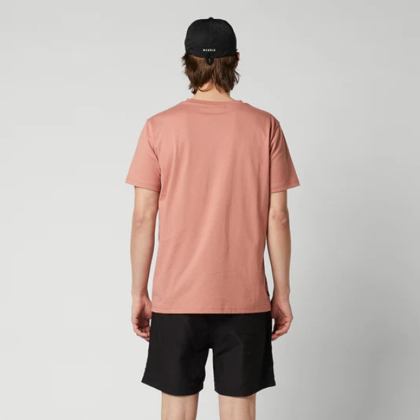 Produktbild Mystic Icon Tee Shirt Men Dusty Pink/Rosa Ansicht Rückseite getragen