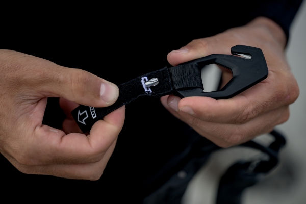 Produktbild ION Trapez Apex Black/Schwarz 2024 Ansicht Nahaufnahme Verschluss