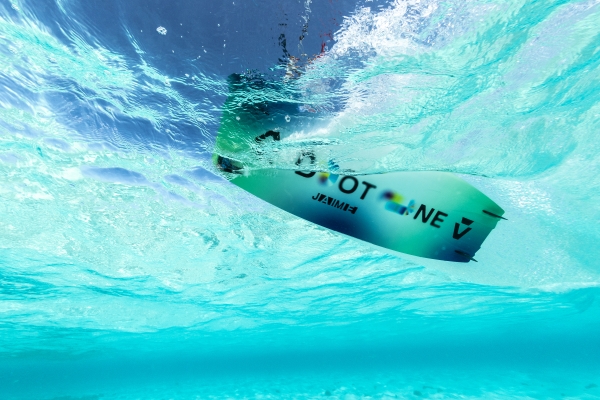 Produktbild Duotone Twintip Jaime Concept Blue 2025 Ansicht Board in Action unter Wasser